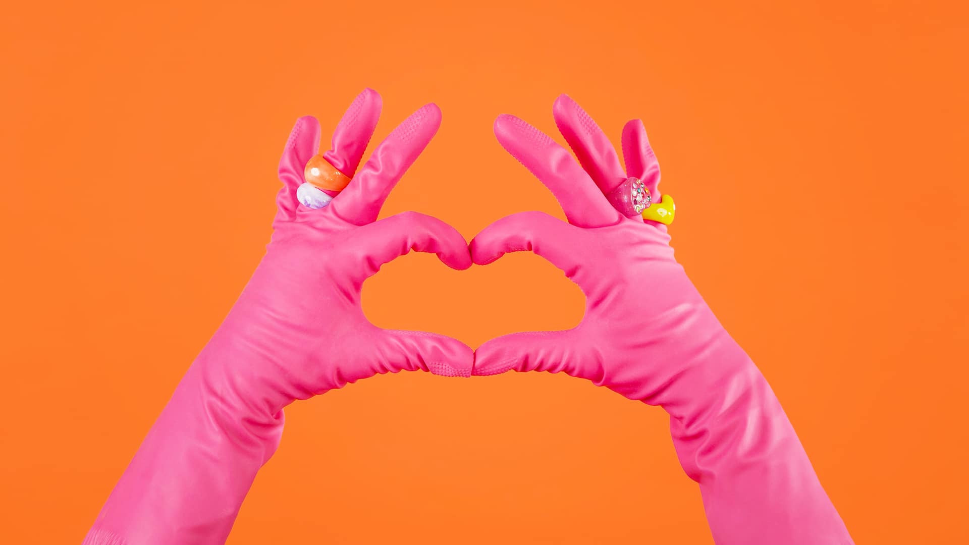 Pink cleaning gloves 